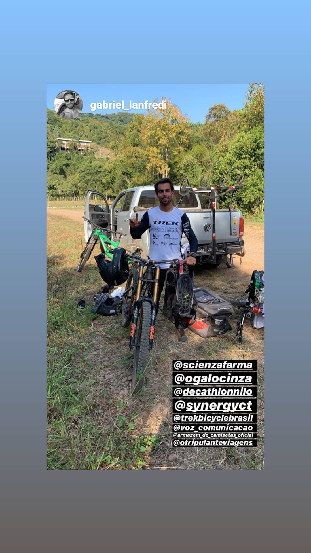 Camiseta preta algodão personalizada para terceirão