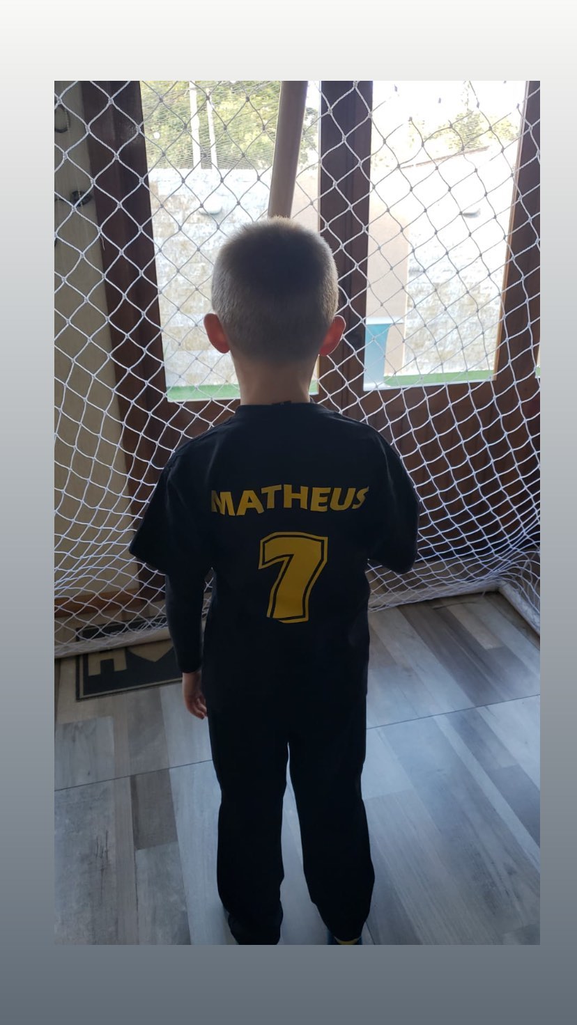 Camiseta infantil em algodão personalizada para escola